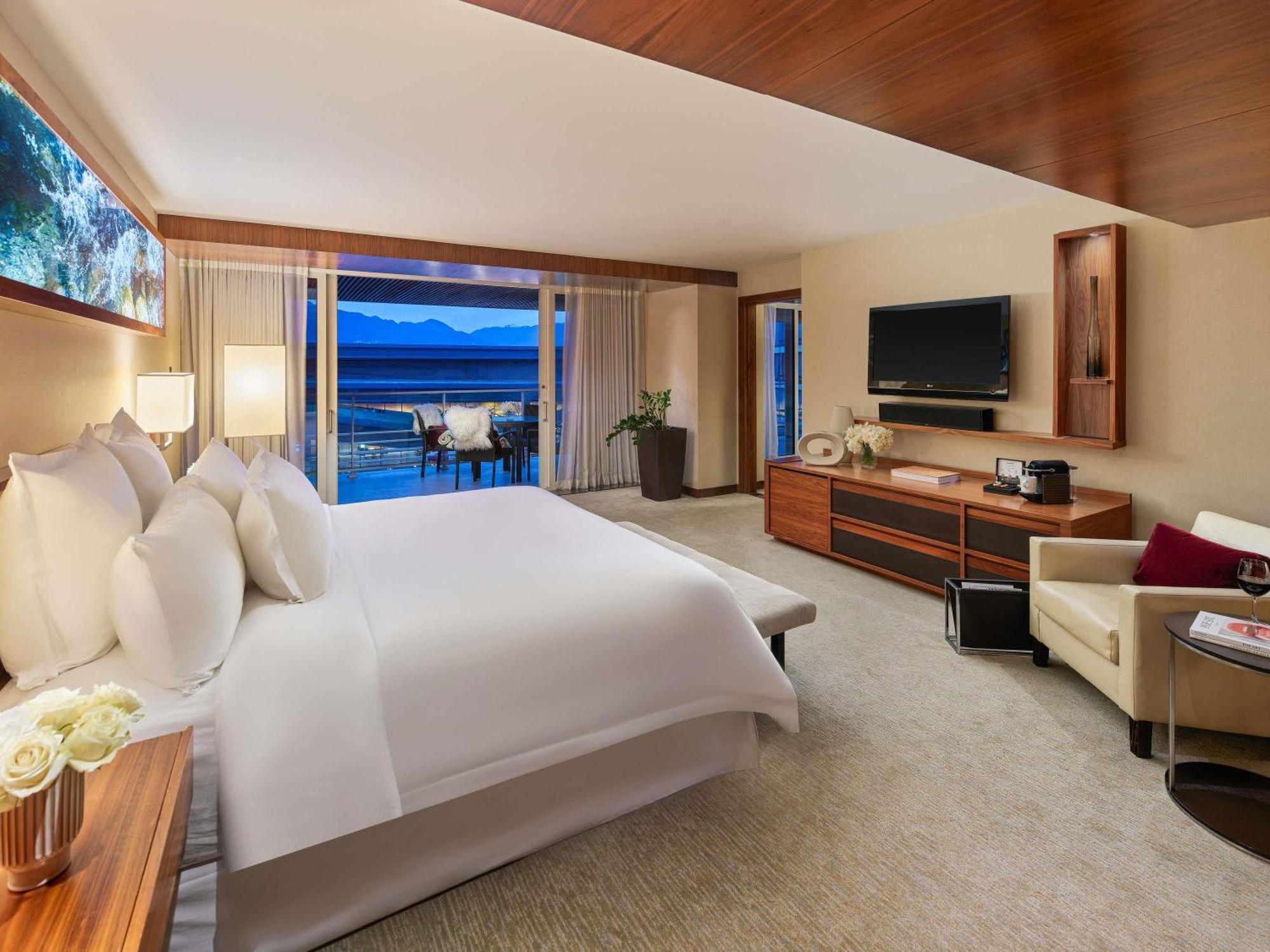 Fairmont Pacific Rim 5*